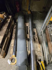 Liebherr Kolbenstange